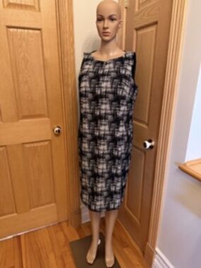 AKRIS Punto Size 12 black/white dress/jacket suit.